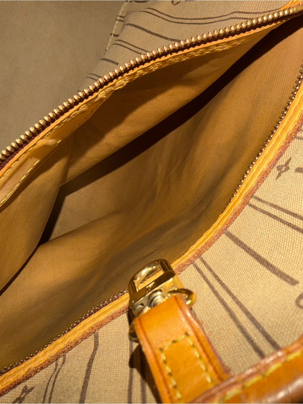 Louis Vuitton Monogram Neverfull Tote GM - Picture 8 of 11